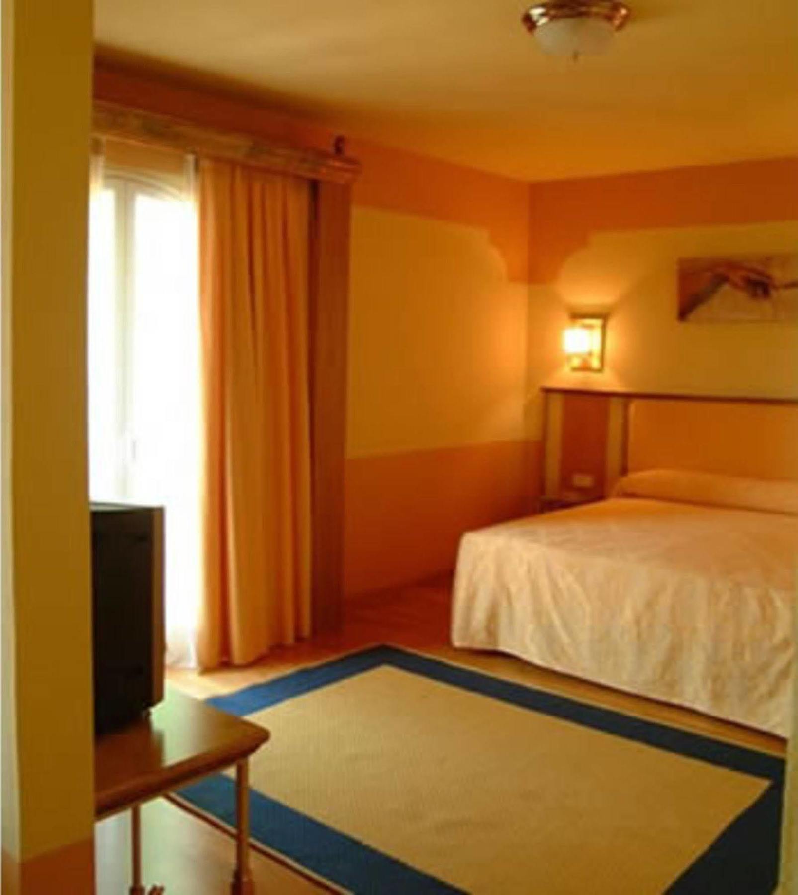 Hotel Fuente Las Piedras Cabra Dış mekan fotoğraf